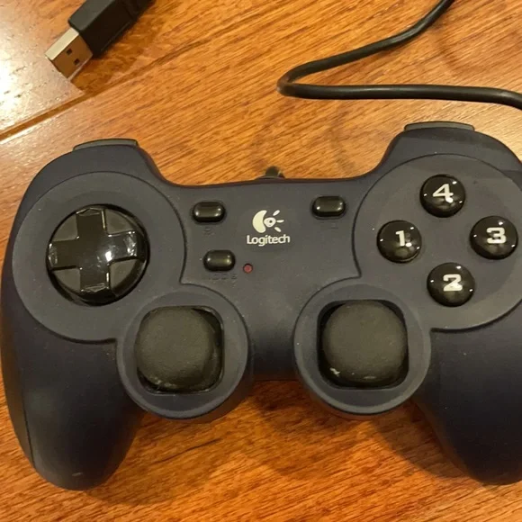 Logitech computer controller - Picture 3 of 10